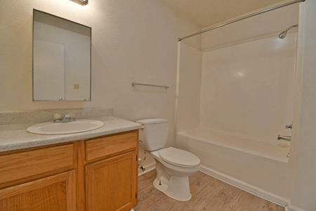 Camellia Trace-Interior-bathroom-1477-1200w